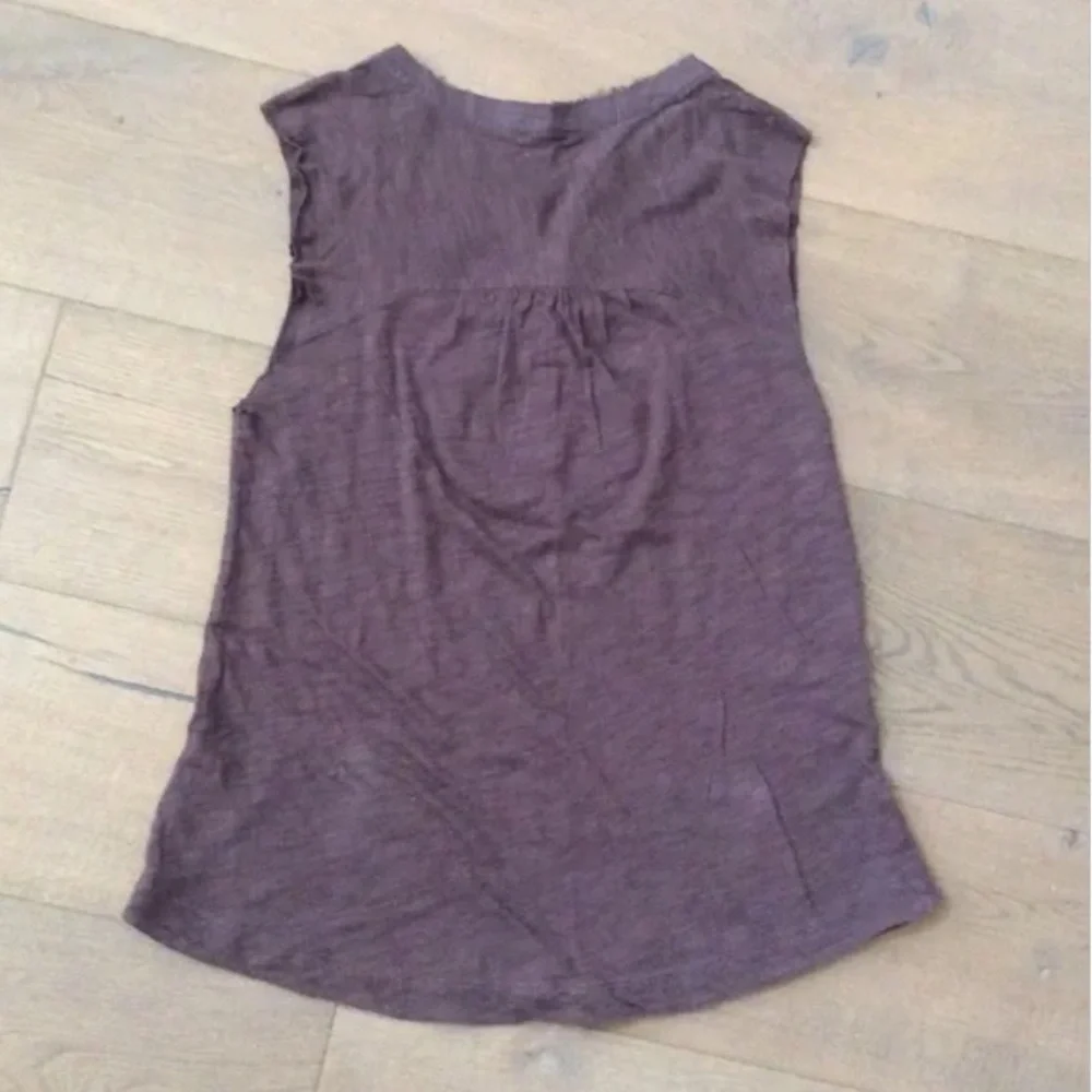 Cotton sleeveless embroidered tank top - Picture 2 of 9